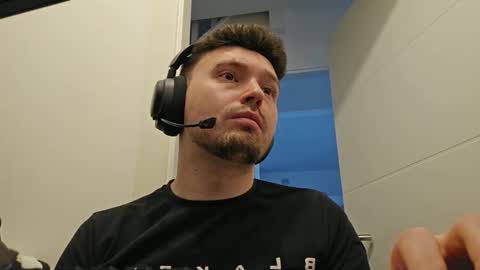 Snapshot of 8inchdude93 chatting on October 1, 2025, 9:26 am 8inchdude93 online show from October 1, 2025, 9:26 am