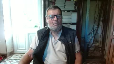 Snapshot of _123_voyeur_ chatting on October 6, 2025, 8:34 am _123_voyeur_ online show from October 6, 2025, 8:34 am