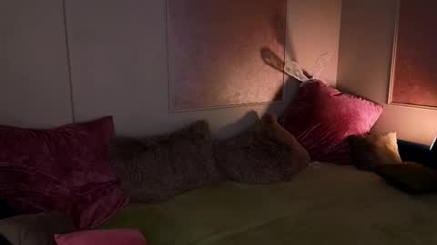 Snapshot of _a_n_n_y_ chatting on October 16, 2025, 9:16 pm Willow online show from October 16, 2025, 9:16 pm