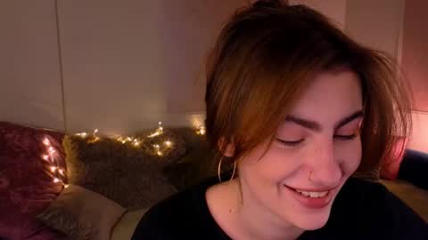 Snapshot of _a_n_n_y_ chatting on November 21, 2025, 9:35 pm Willow online show from November 21, 2025, 9:35 pm