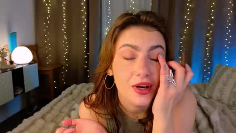 Snapshot of _a_n_n_y_ chatting on December 15, 2025, 9:08 pm Willow online show from December 15, 2025, 9:08 pm