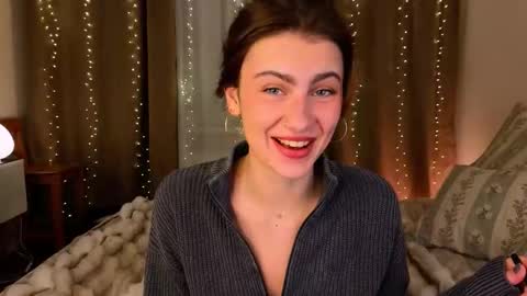 Snapshot of _a_n_n_y_ chatting on December 16, 2025, 9:20 pm Willow online show from December 16, 2025, 9:20 pm