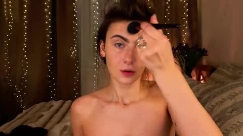 Snapshot of _a_n_n_y_ chatting on December 19, 2025, 9:11 pm Willow online show from December 19, 2025, 9:11 pm