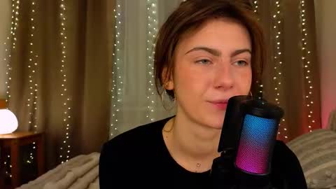 Snapshot of _a_n_n_y_ chatting on January 7, 2026, 9:17 pm Willow online show from January 7, 2026, 9:17 pm