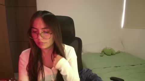 Snapshot of _abbyyyy_ chatting on May 19, 2026, 4:35 pm abby 3 online show from May 19, 2026, 4:35 pm
