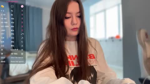 Emy online show from October 16, 2025, 6:47 am