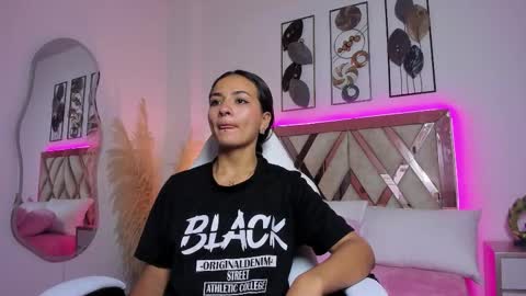 Snapshot of _akira22 chatting on November 19, 2025, 11:54 am Akira online show from November 19, 2025, 11:54 am