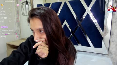 Snapshot of _alaia_collway_ chatting on December 16, 2024, 12:16 pm Alaia online show from December 16, 2024, 12:16 pm