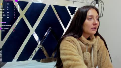 Snapshot of _alaia_collway_ chatting on December 27, 2024, 12:01 pm Alaia online show from December 27, 2024, 12:01 pm