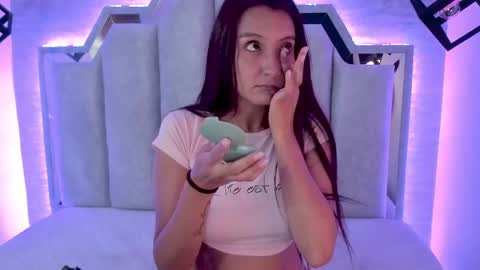 Snapshot of _alaia_collway_ chatting on February 28, 2025, 12:09 pm Alaia online show from February 28, 2025, 12:09 pm