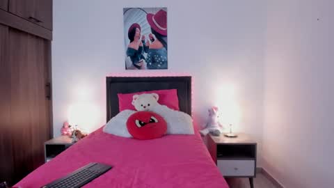 _alana_grey_ online show from April 29, 2026, 4:11 pm
