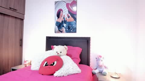 _alana_grey_ online show from May 1, 2026, 12:43 pm