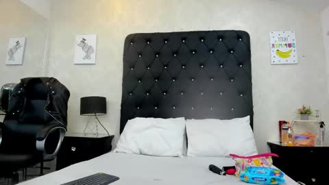 _alana_johnson online show from May 1, 2026, 11:59 am