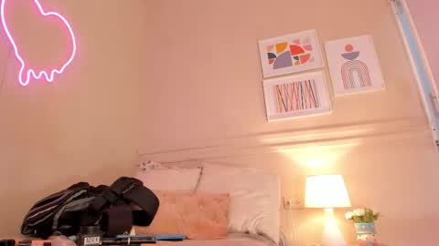 _aleja_x online show from October 8, 2025, 11:30 am