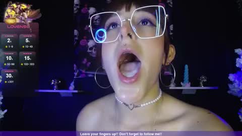 Snapshot of _alhanna chatting on October 15, 2025, 10:43 pm Alhanna online show from October 15, 2025, 10:43 pm