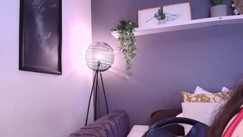 Snapshot of _aliice_1 chatting on February 4, 2025, 7:44 pm Alice online show from February 4, 2025, 7:44 pm
