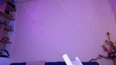 Mia online show from October 6, 2025, 2:14 pm