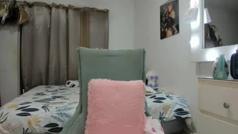 Snapshot of _analia chatting on April 24, 2026, 1:19 am Analia online show from April 24, 2026, 1:19 am
