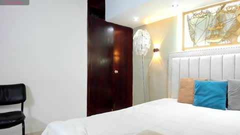      online show from November 9, 2025, 5:33 pm