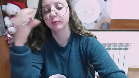 Snapshot of _annabelle_lee chatting on December 6, 2024, 12:05 pm Anna online show from December 6, 2024, 12:05 pm