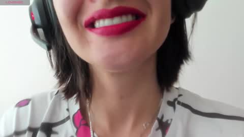 antonia online show from November 21, 2025, 12:48 pm