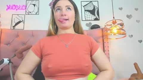 Snapshot of _antonella_11 chatting on October 7, 2025, 11:35 pm _antonella_11 online show from October 7, 2025, 11:35 pm