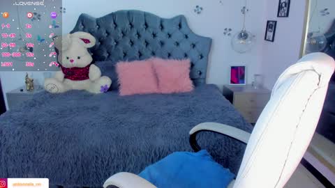 antonnela online show from December 4, 2024, 2:26 pm