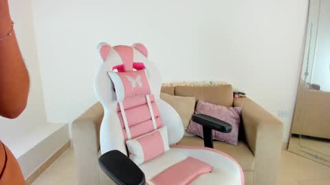    online show from January 18, 2025, 4:21 pm