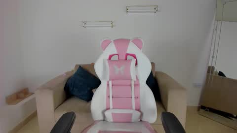    online show from September 10, 2025, 12:16 pm