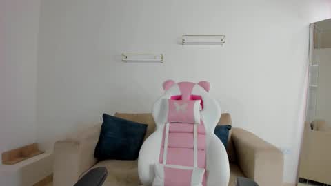    online show from November 11, 2025, 12:05 pm