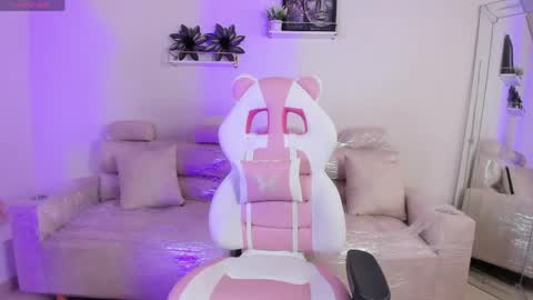    online show from April 24, 2026, 12:18 pm