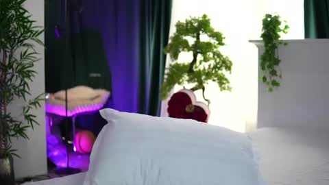 Arielle online show from June 24, 2026, 6:23 am