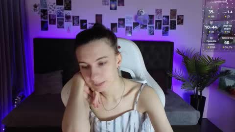 _ash_leyy_ online show from February 5, 2026, 1:32 am