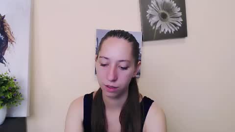 Snapshot of _astraia_ chatting on June 25, 2026, 6:18 am _astraia_ online show from June 25, 2026, 6:18 am