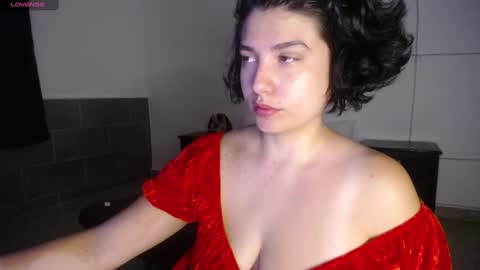 Snapshot of _atenea_golden chatting on December 31, 2024, 10:26 am atenea online show from December 31, 2024, 10:26 am