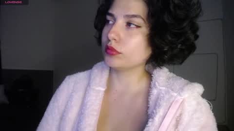 Snapshot of _atenea_golden chatting on January 4, 2025, 10:55 pm atenea online show from January 4, 2025, 10:55 pm