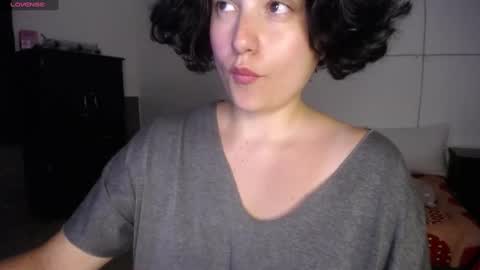 Snapshot of _atenea_golden chatting on January 17, 2025, 11:40 pm atenea online show from January 17, 2025, 11:40 pm