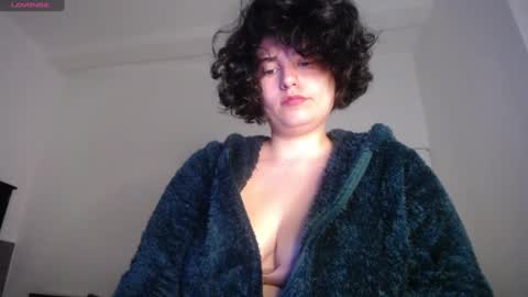 Snapshot of _atenea_golden chatting on January 24, 2025, 1:45 am atenea online show from January 24, 2025, 1:45 am