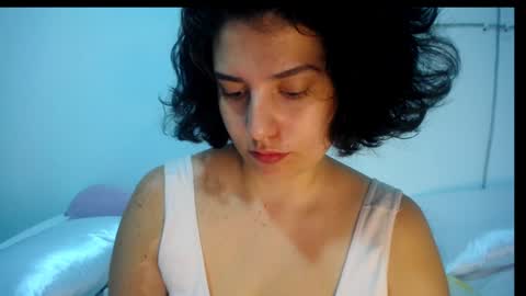 Snapshot of _atenea_golden chatting on February 4, 2025, 1:06 pm atenea online show from February 4, 2025, 1:06 pm