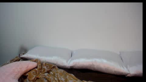 Snapshot of _atenea_golden chatting on February 8, 2025, 11:55 pm atenea online show from February 8, 2025, 11:55 pm