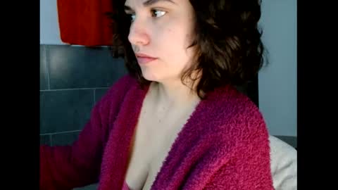 Snapshot of _atenea_golden chatting on October 9, 2025, 6:33 am atenea online show from October 9, 2025, 6:33 am
