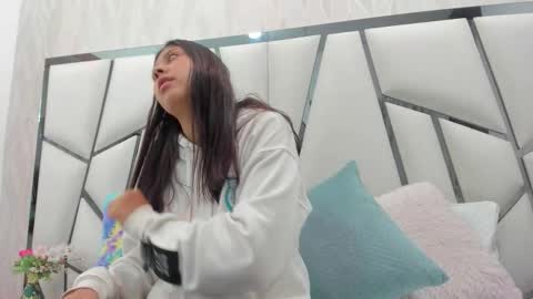 Aura online show from February 27, 2026, 3:06 am