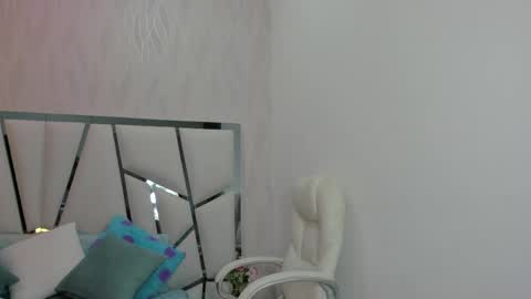 Aura online show from April 23, 2026, 3:08 am