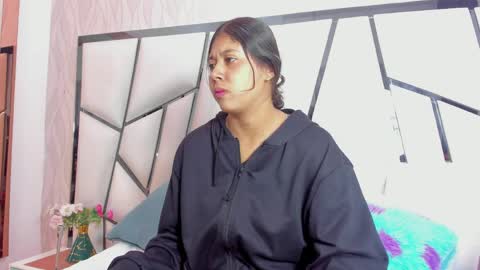 Aura online show from April 27, 2026, 3:04 am