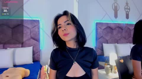 Snapshot of _aurora_collins_ chatting on September 24, 2025, 12:08 pm _aurora_collins_ online show from September 24, 2025, 12:08 pm