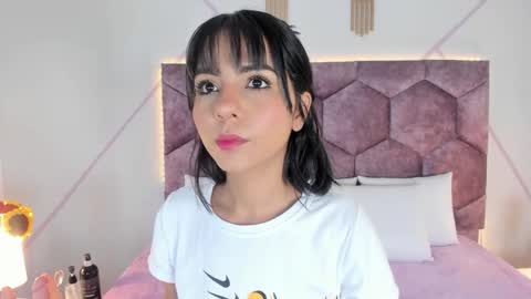 Snapshot of _aurora_collins_ chatting on October 23, 2025, 12:04 pm _aurora_collins_ online show from October 23, 2025, 12:04 pm
