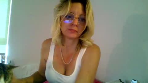 _ava__may_ online show from September 17, 2025, 7:37 pm