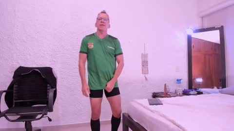 _axelking_ online show from December 1, 2025, 11:37 am