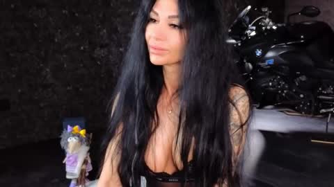 Julia online show from September 8, 2025, 6:51 pm