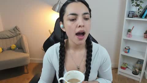 Bella Evans online show from March 1, 2025, 5:31 am